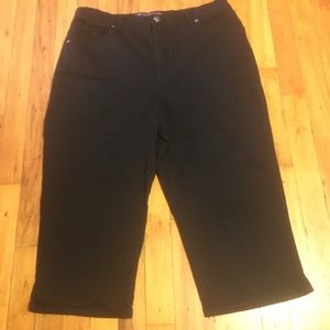 Gloria Vanderbilt Black Amanda Capris Sz 14